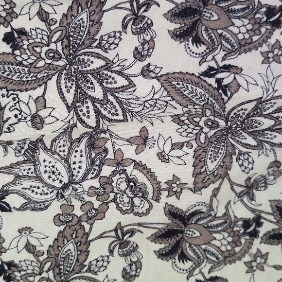 Quarter length paisley viscose top - Picture 3 of 4